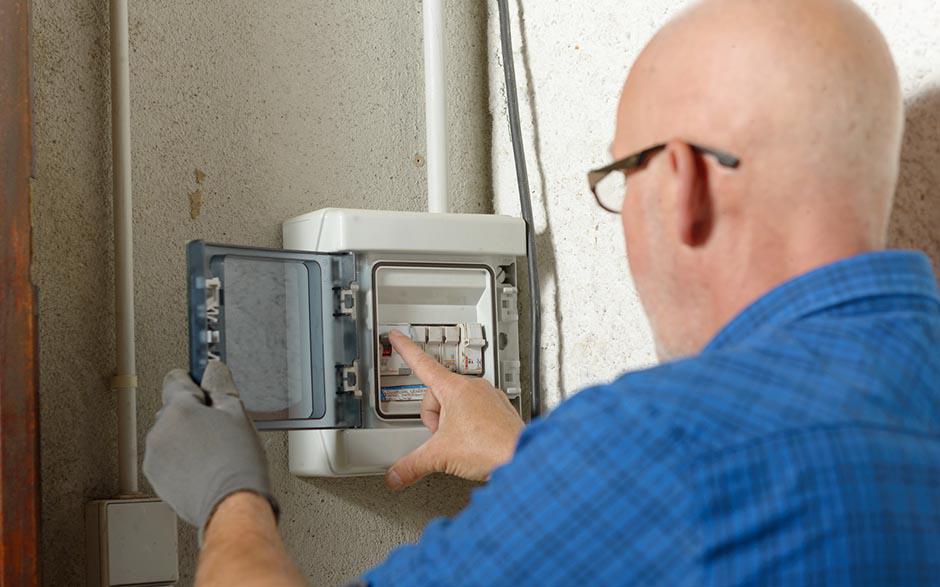 besoin d'un électricien Romainville